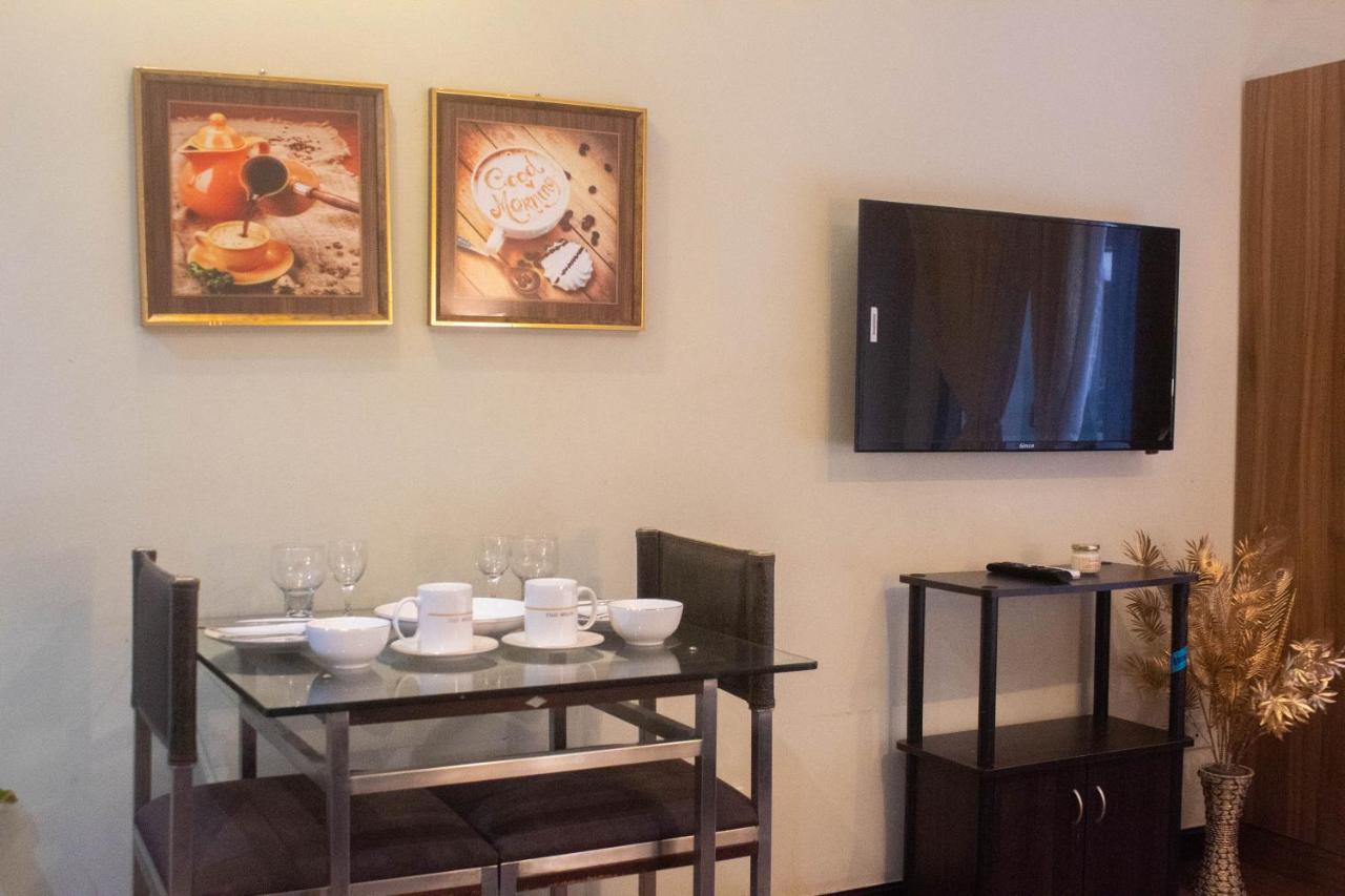 Gramercy Residences Manila Esterno foto